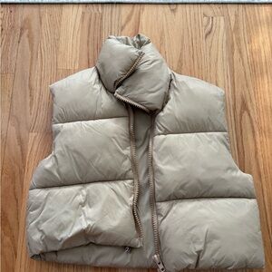 basic cropped beige vest